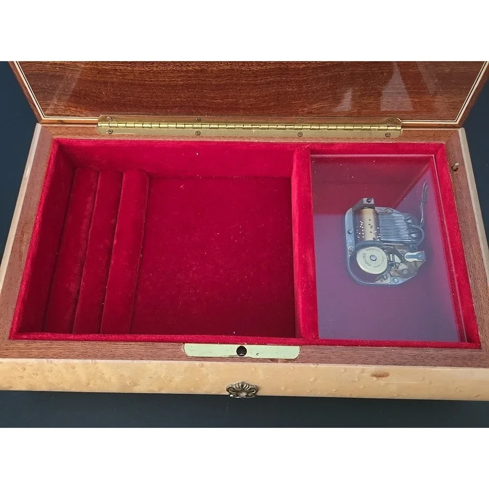 SORRENTO INTARSIO INLAID Wood ITALy JEWELRY TRINKET MUSIC BOX VINTAGE No Key‎